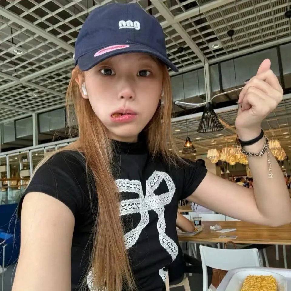 早餐时女歌迷快闪